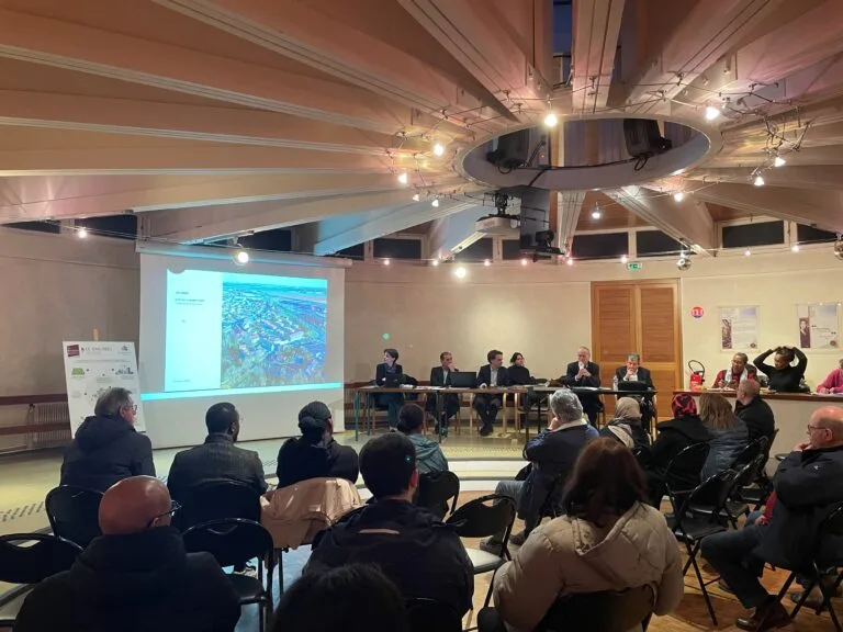 Réunion publique à Gonesse